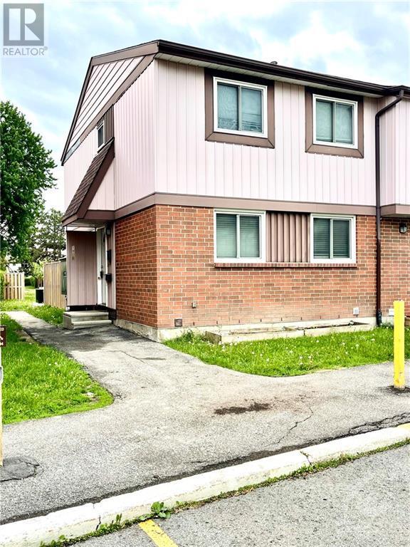 8 1906 Belmore Ln, Ottawa, ON K1B 4Z8