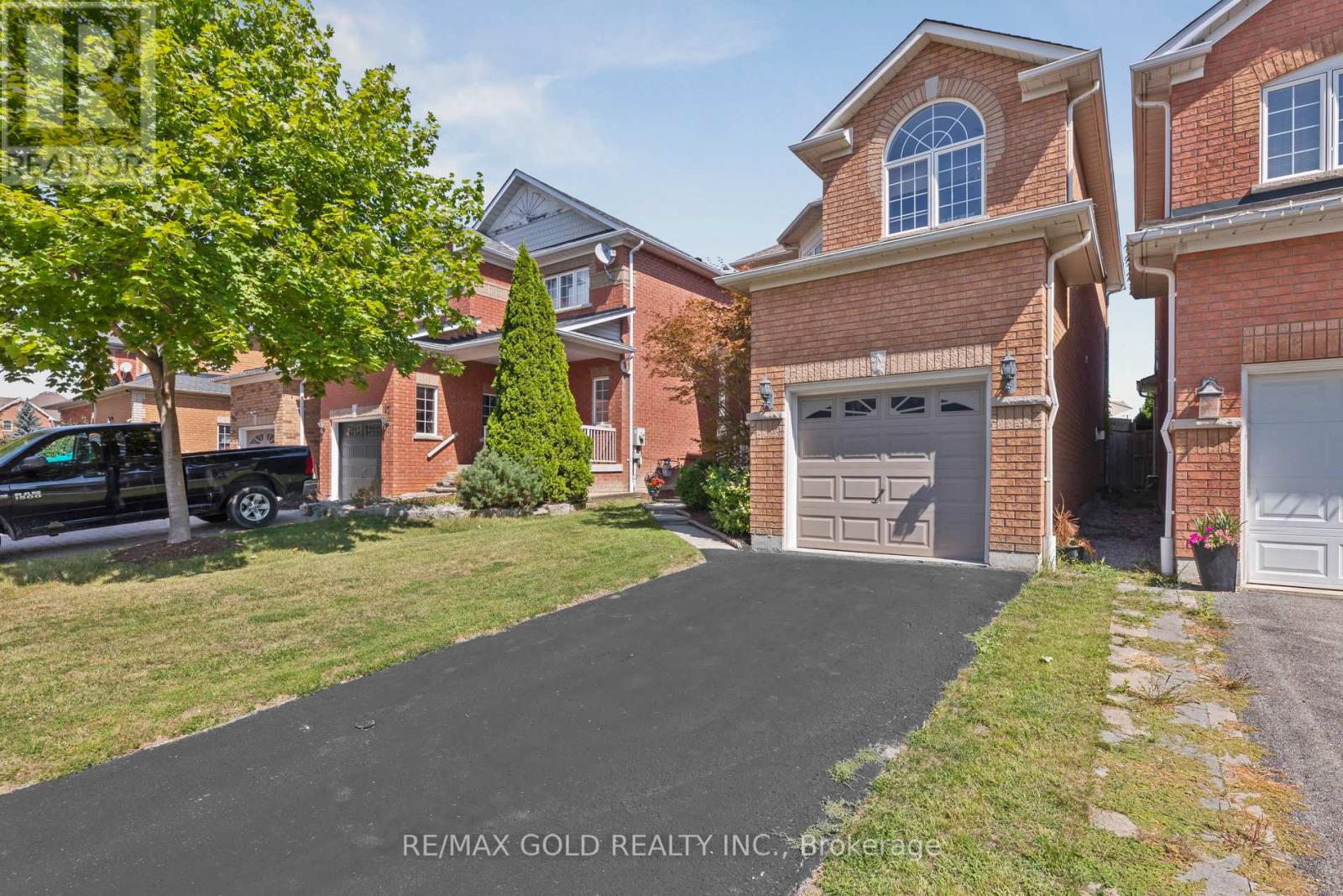 15 Blanchard Ct, Whitby, ON L1M 1H5