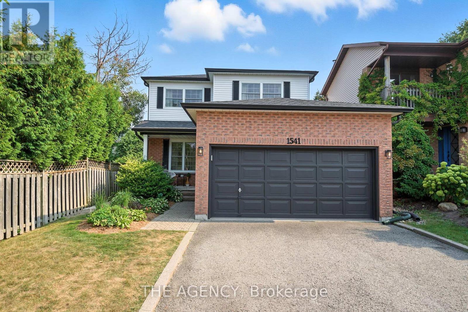 1541 Bentley Ln, Pickering, ON L1X 2M6