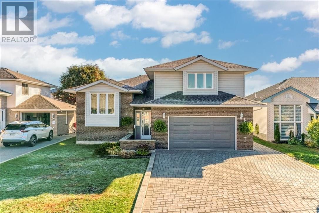 92 Ravina Ave, Garson, ON P3L 1C2