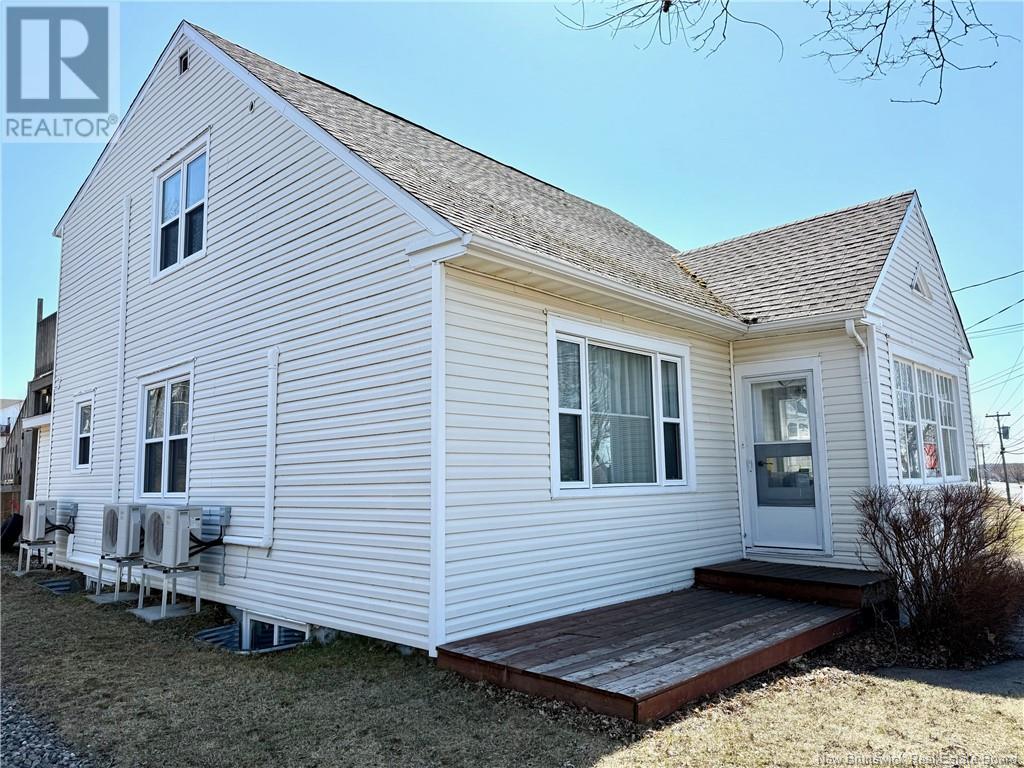 310 Boul Stpierre Ouest Blvd, Caraquet, NB E1W 1A3