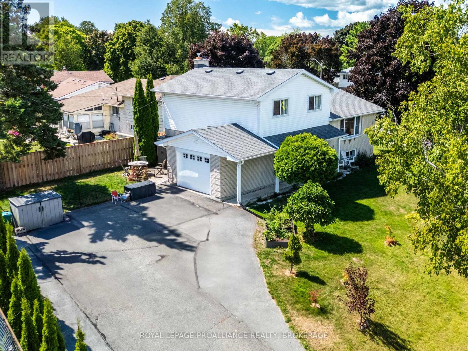 228 Robert Wallace Dr, Kingston, ON K7M 6C3