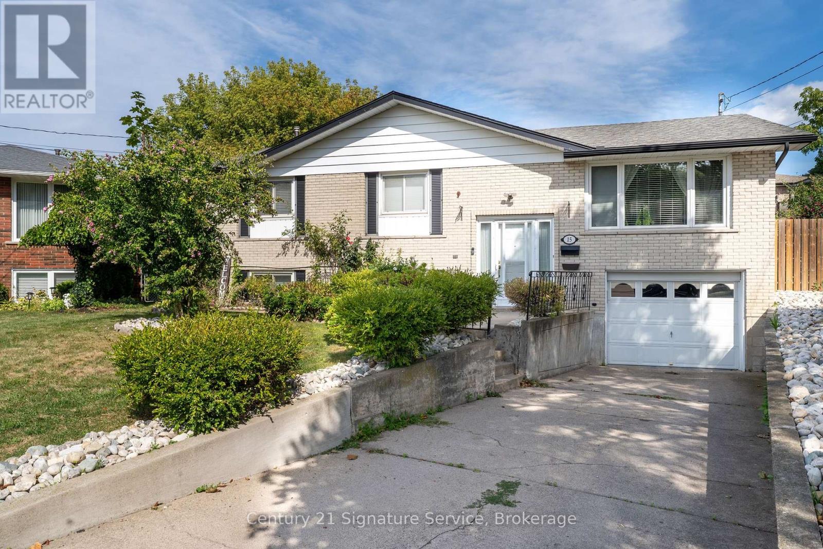 15 Joy Ct, Hamilton, ON L8K 5R7