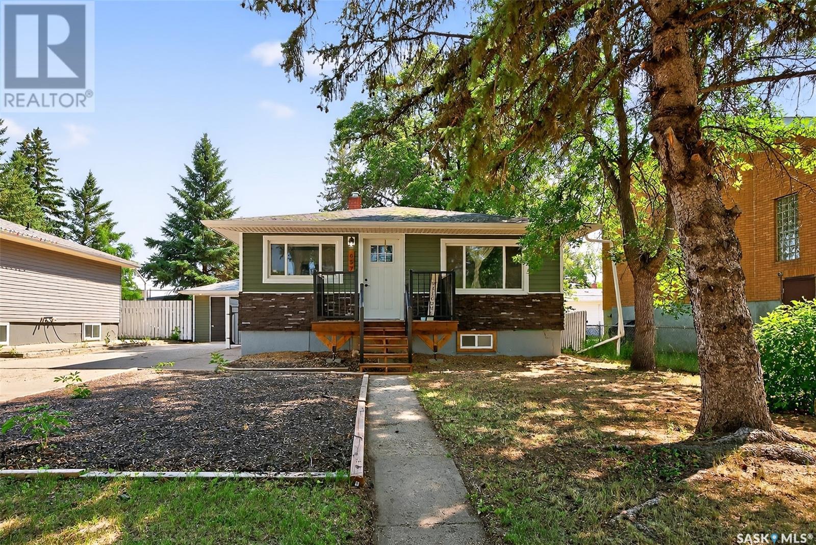 657 Grandview St W, Moose Jaw, SK S6H 5L3