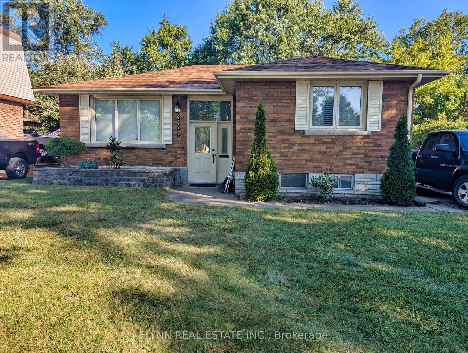 3399 Cattell Dr, Niagara Falls, ON L2G 6N3
