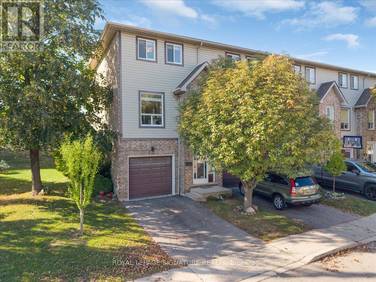 11 384 Limeridge Rd E, Hamilton, ON L9A 2S7
