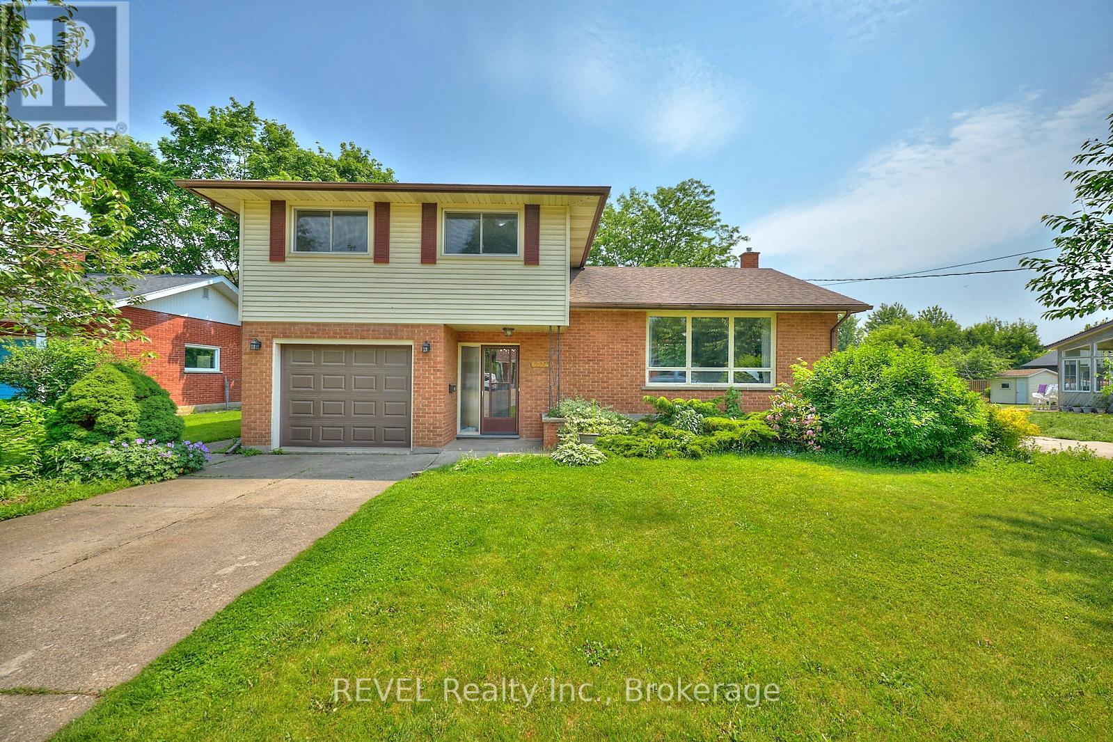 6724 Mcmicking St, Niagara Falls, ON L2J 1X3