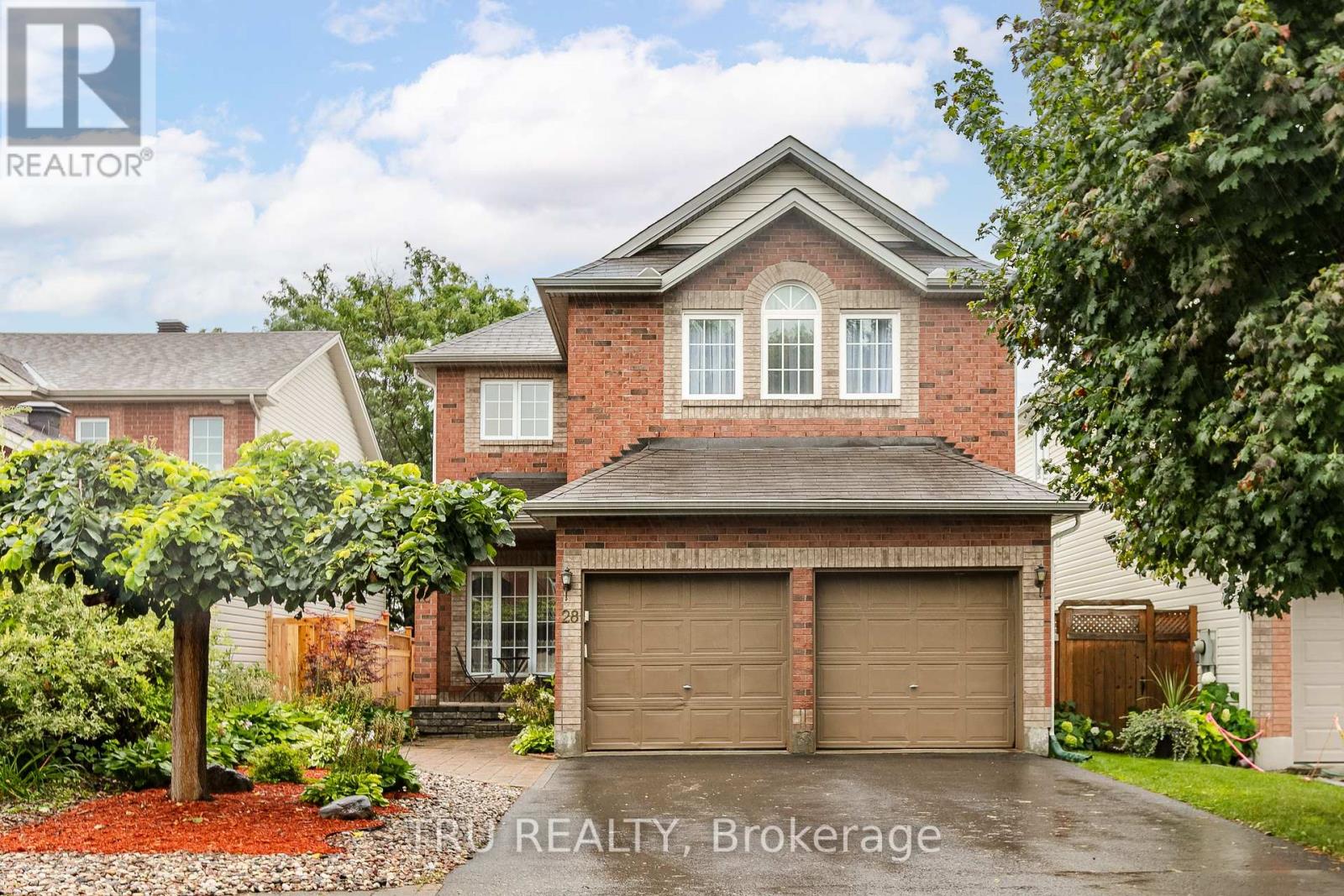 28 Borealis Cres, Ottawa, ON K1K 4T4