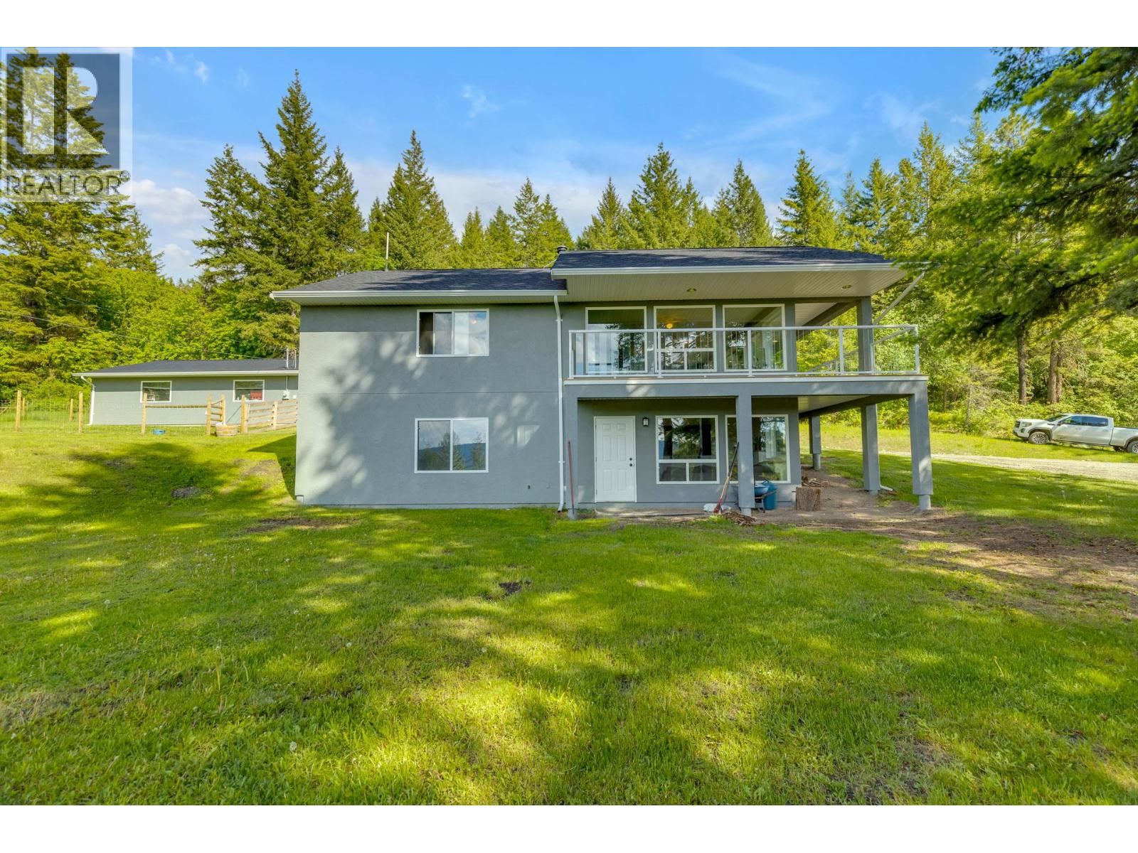 6011 Oyama Lake Rd, Lake Country, BC V4V 2C9