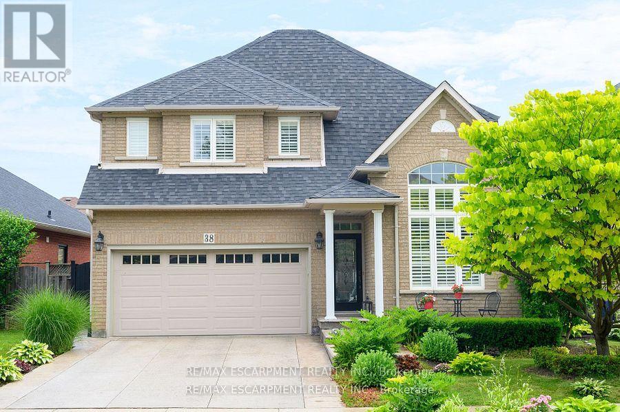 38 Sunbeam Dr, Hamilton, ON L9B 2X9