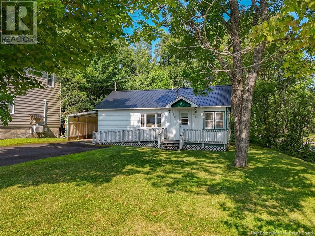 35 First Ave, McAdam, NB E6J 1S3