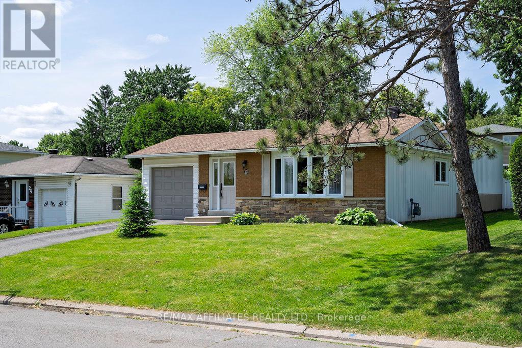 22 Red Maple Cres, Ottawa, ON K1B 3Z3