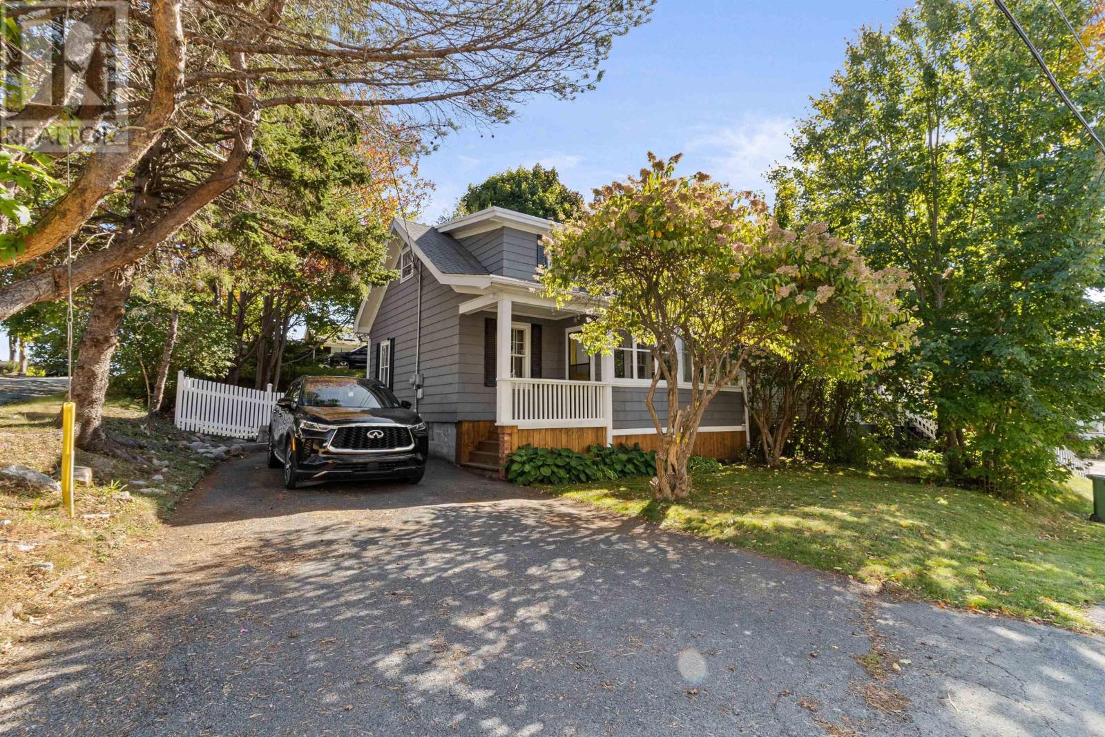 17 Balcomes Dr, Halifax, NS B3N 1H9