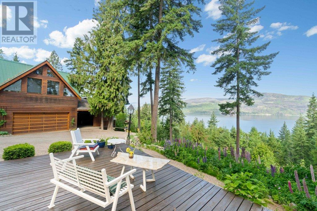 2593 Duncan Rd, Blind Bay, BC V0E 1H1