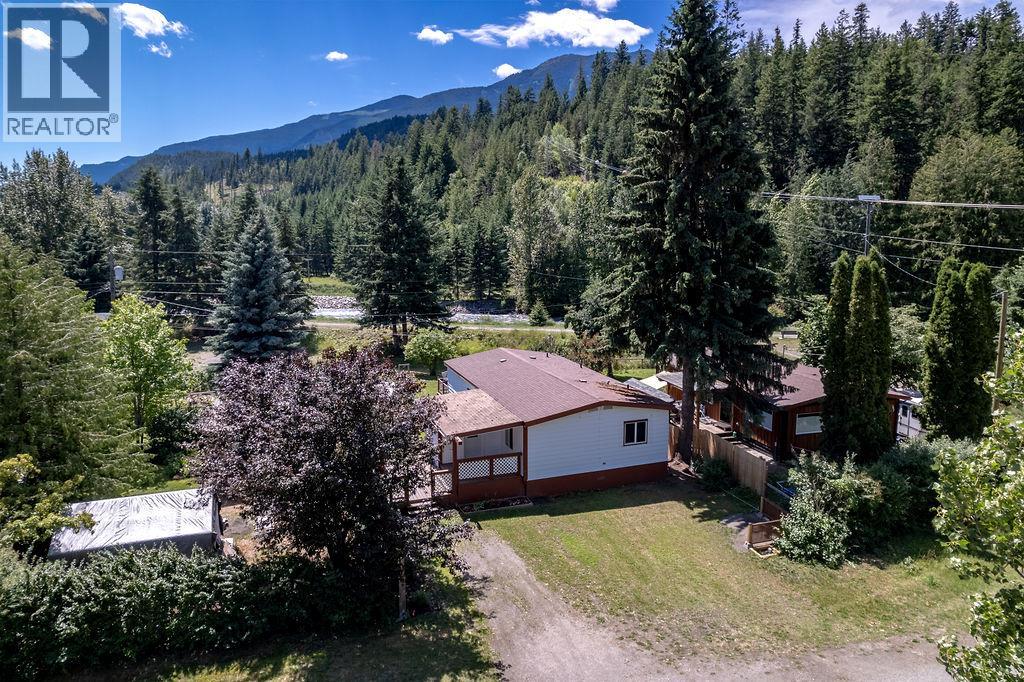 243 E Ave, Kaslo, BC V0G 1M0
