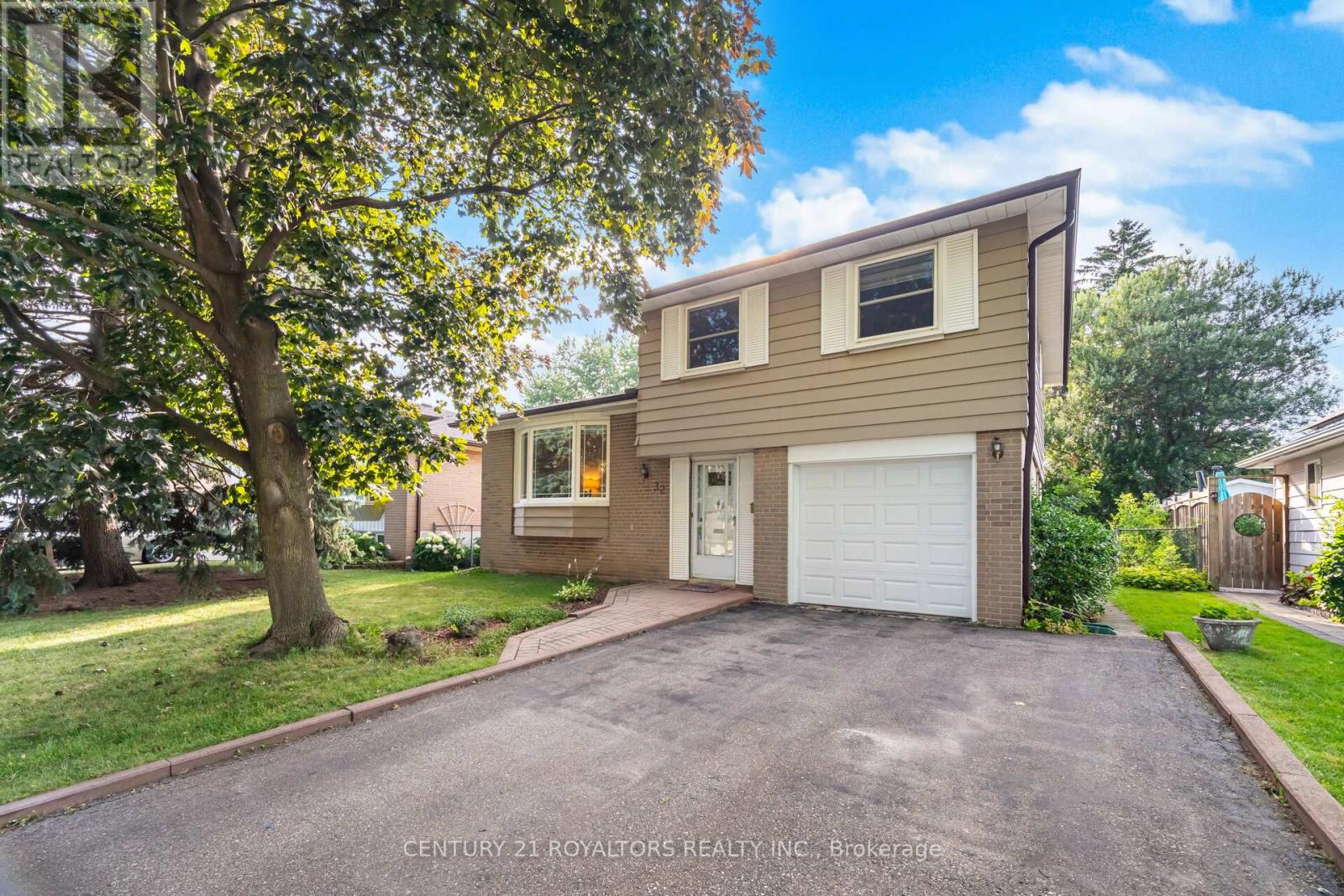 32 Farmington Dr, Brampton, ON L6W 2V2