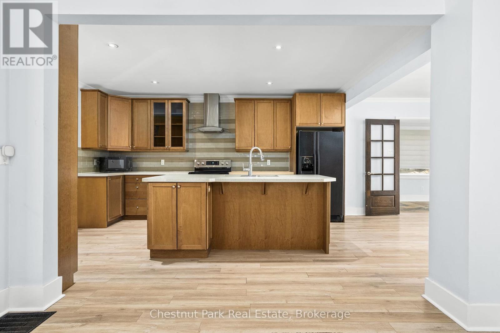 615 Bay St, Gravenhurst, ON P1P 1G8