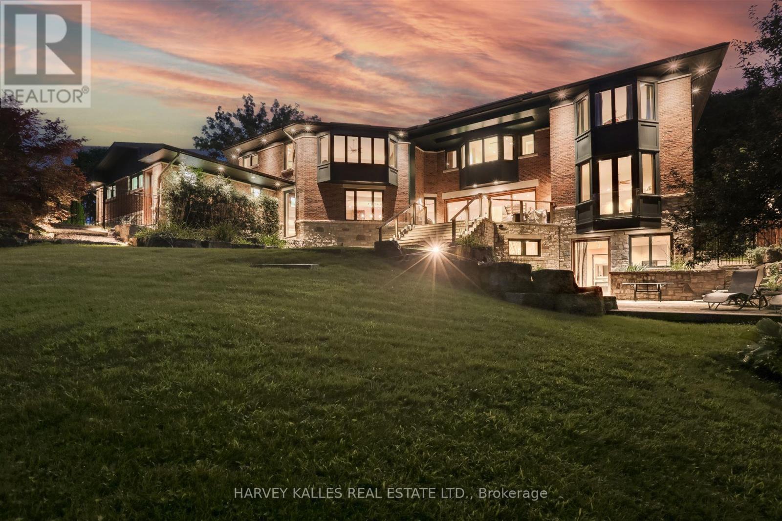 89 Kingsway Cres, Toronto, ON M8X 2R8