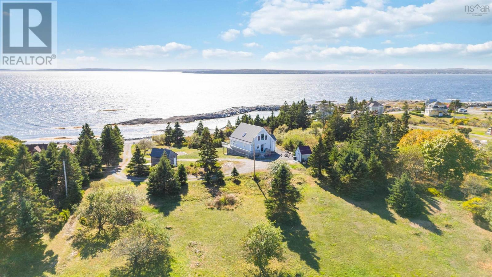 157 The Point Rd, Lunenburg, NS B0J 2C0