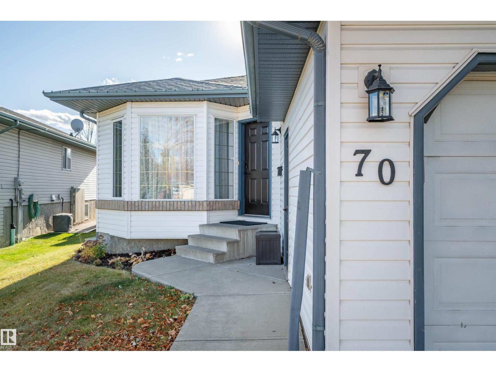 70 Foxboro Ba, Sherwood Park, AB T8A 6B5