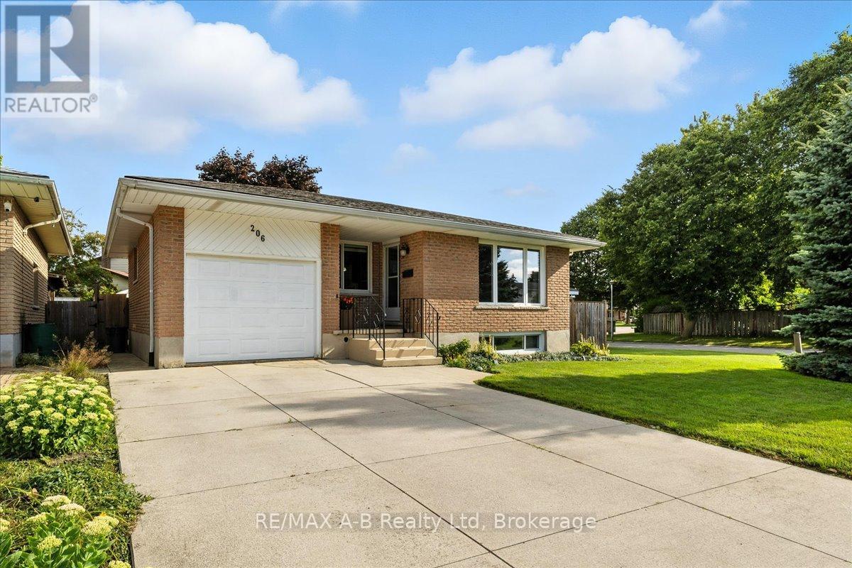 206 Maple Ave, Stratford, ON N5A 6Z4