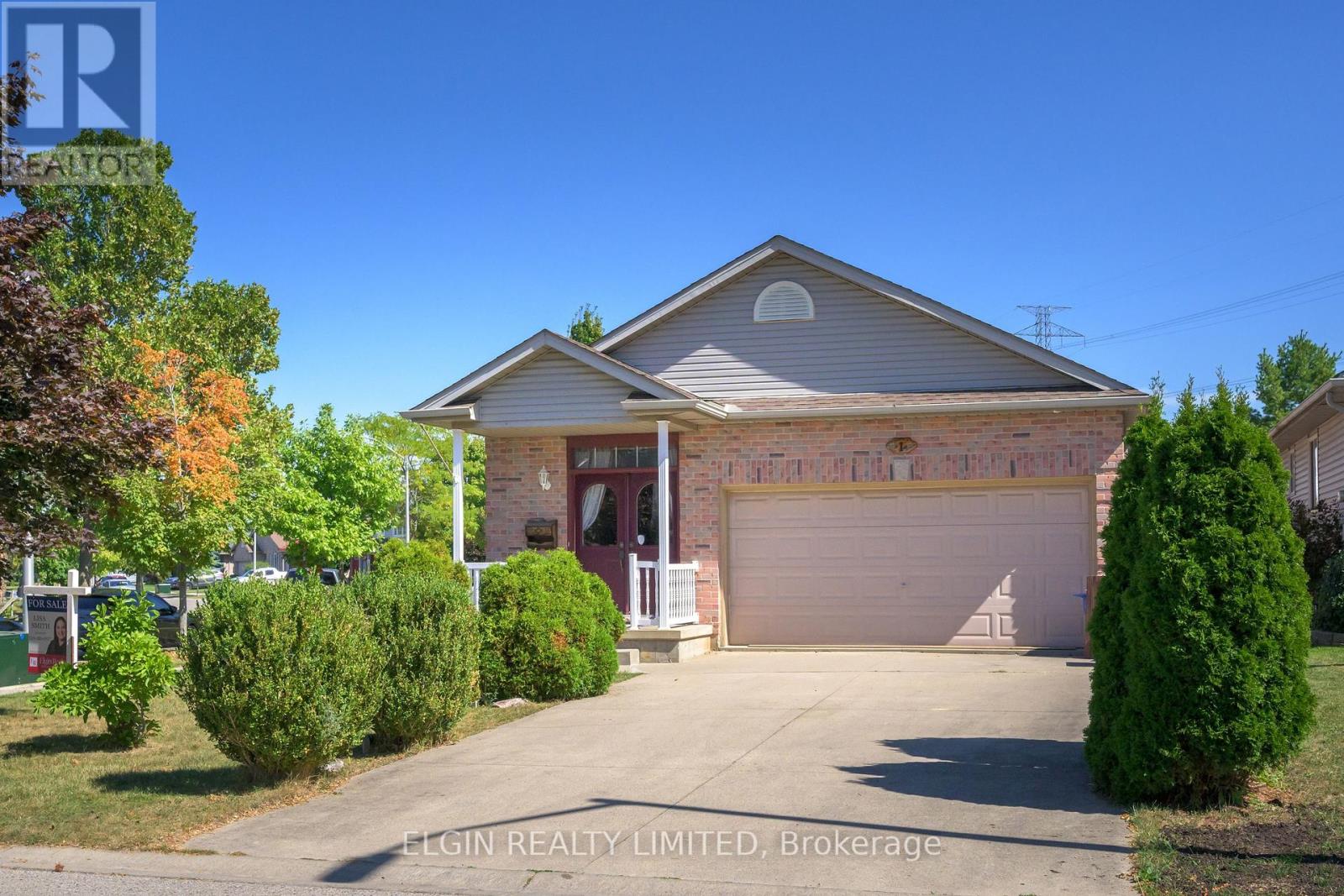 1 Magnolia Ct, St. Thomas, ON N5P 4N3