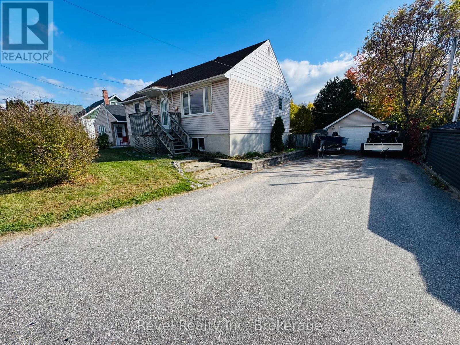 2131 Pearson St, North Bay, ON P1B 6V2