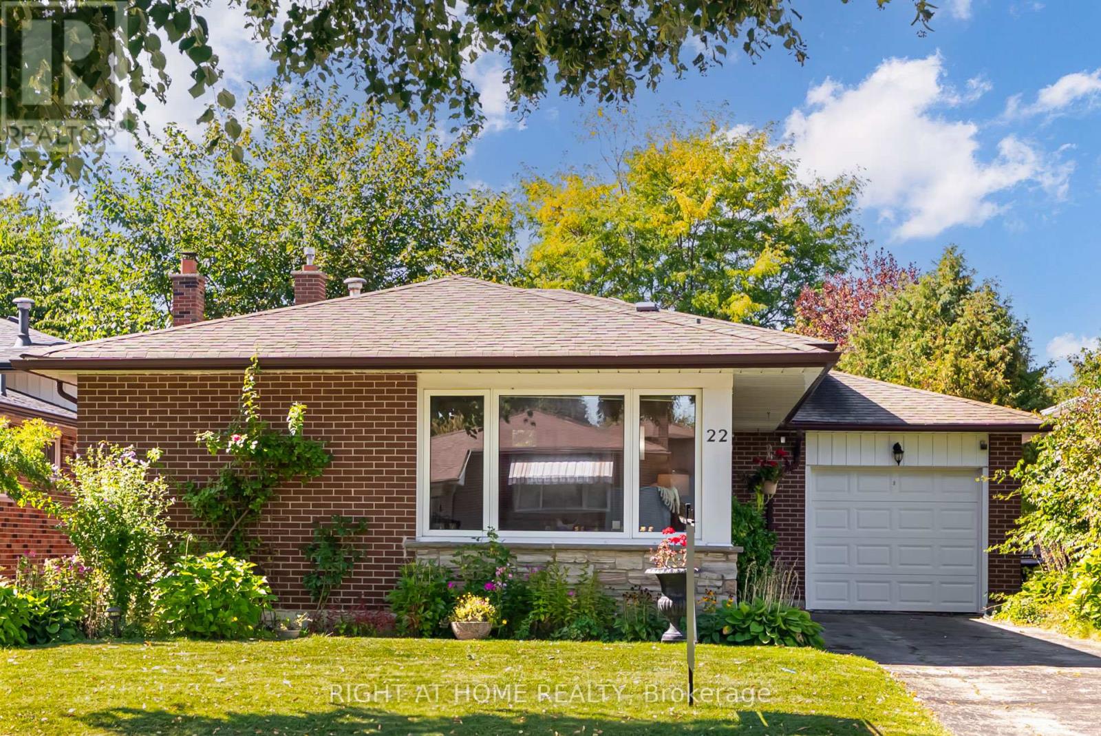 22 Rainier Sq, Toronto, ON M1T 2Z9