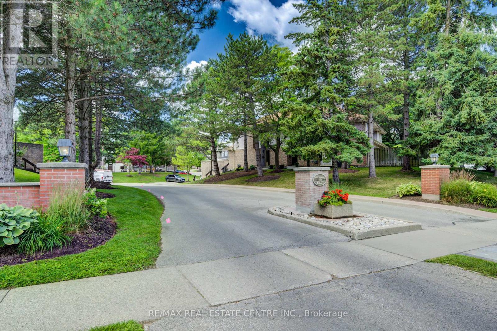 4 493 Beechwood Dr, Waterloo, ON N2T 1H8