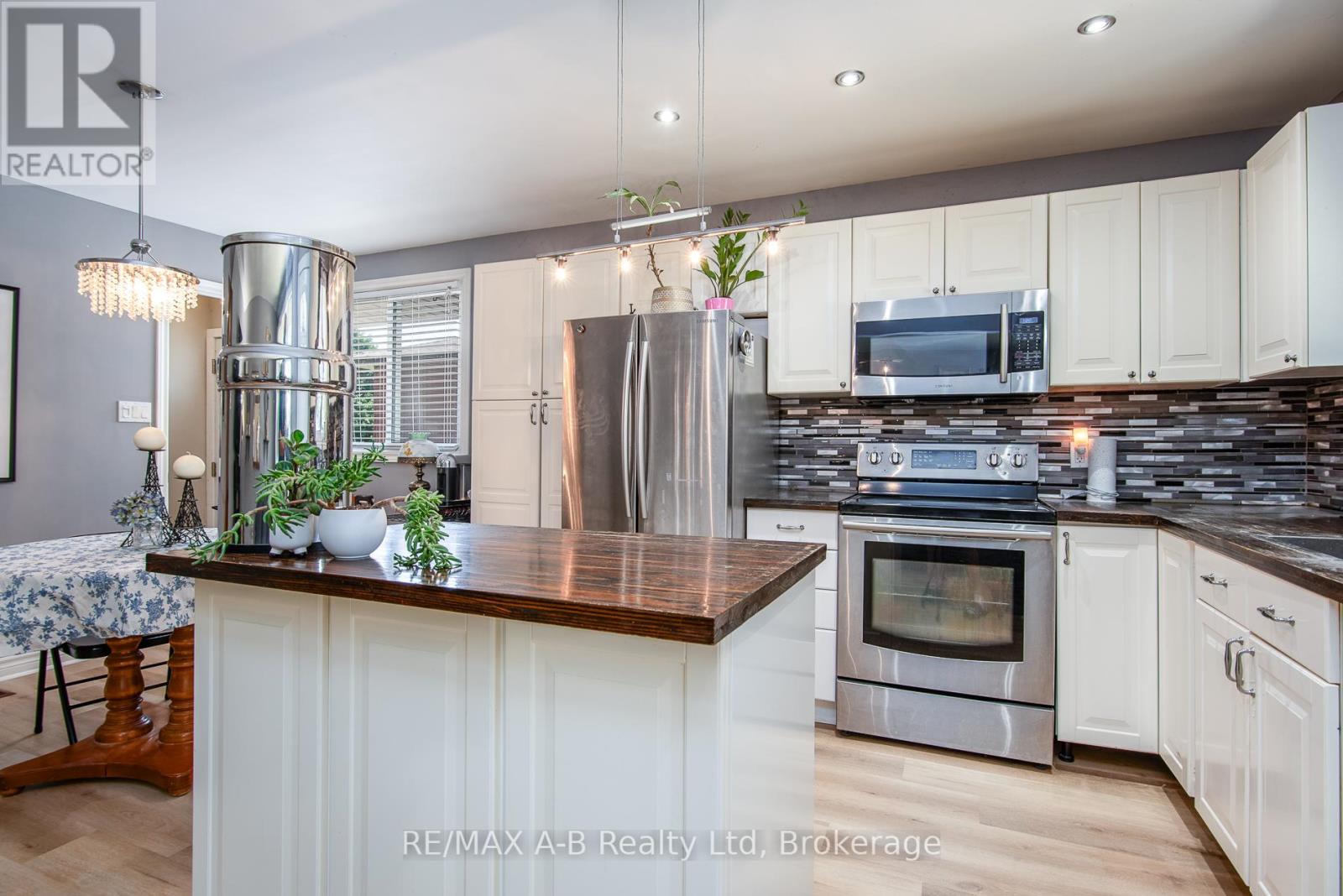 17 Hickory Line, Stratford, ON N5A 6Y5