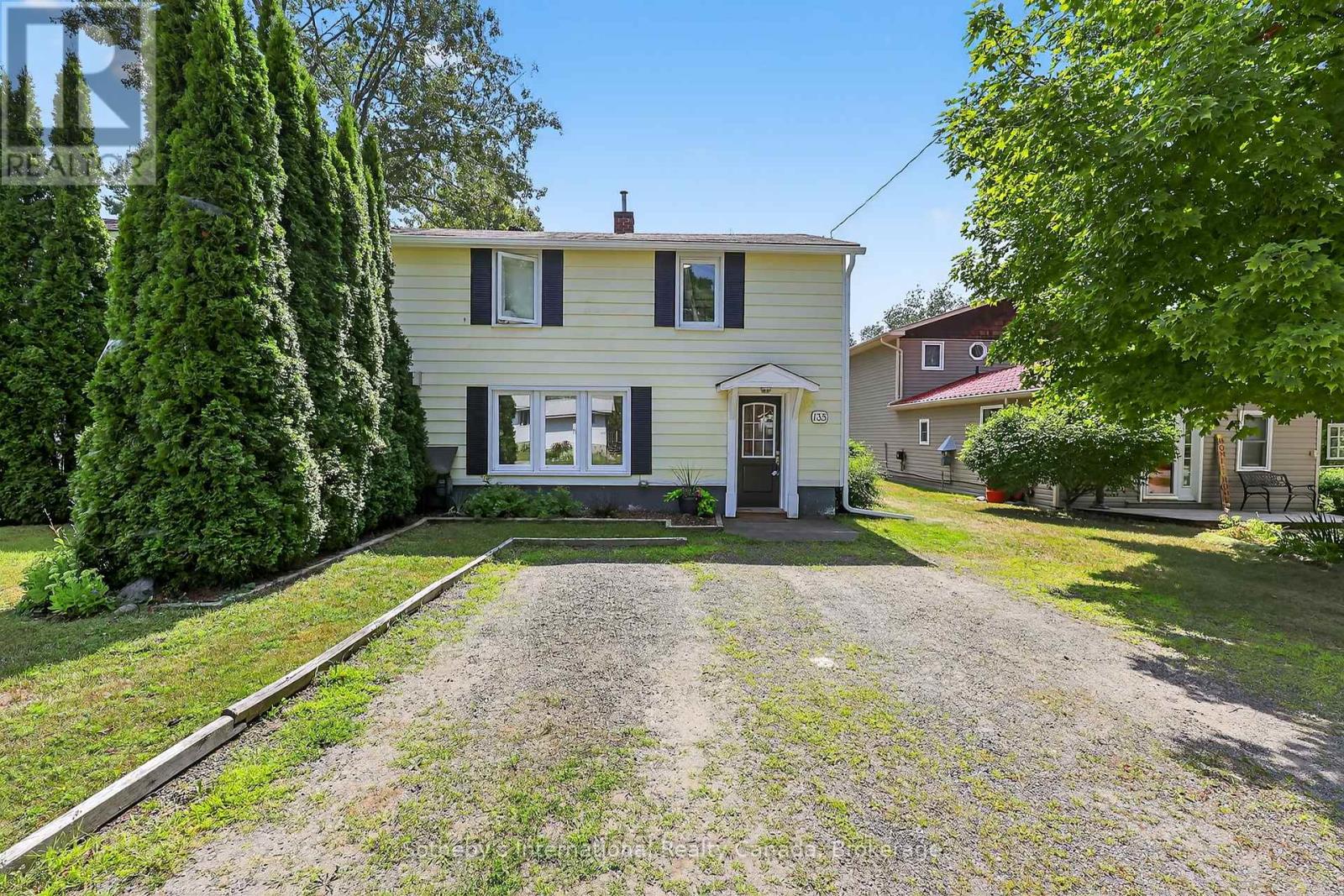 135 Fraser St, Gravenhurst, ON P1P 1C9