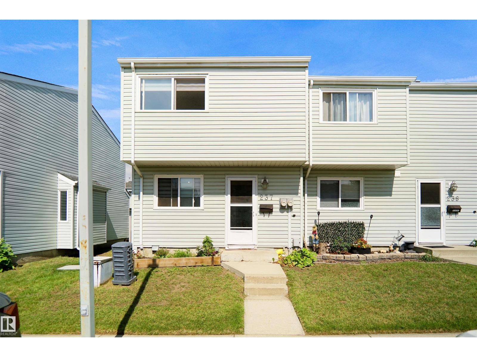 237 Dickinsfield Co NW, Edmonton, AB T5E 5V8