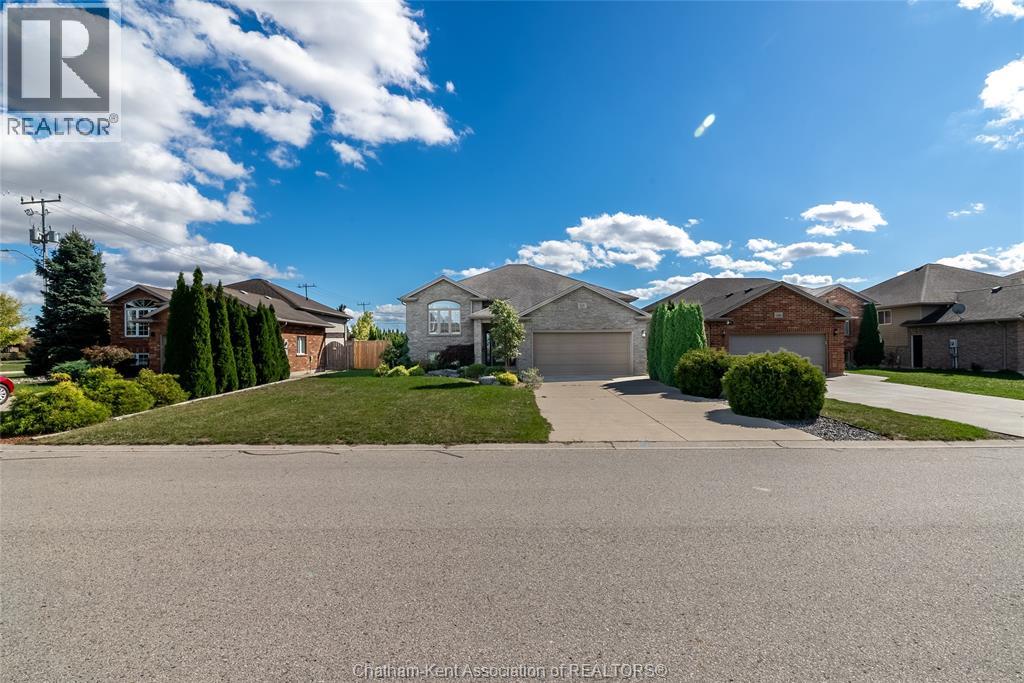 118 Molengraaf Way, Chatham-Kent, ON N7M 6B4