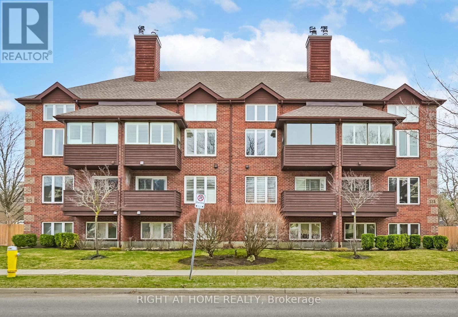 4 215 Pine St, Collingwood, ON L9Y 2P3