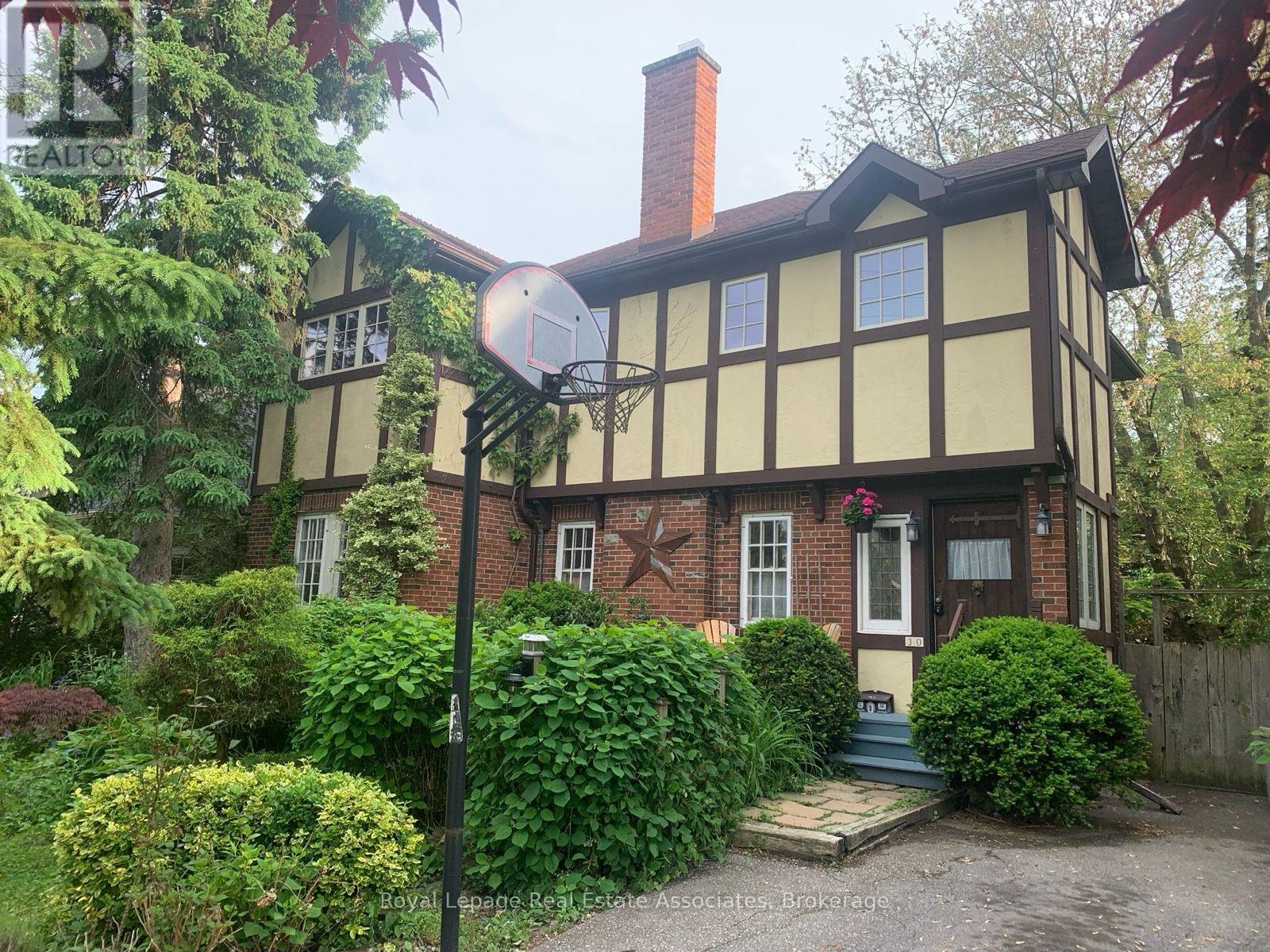 30 Oakwood Ave S, Mississauga, ON L5G 3L3