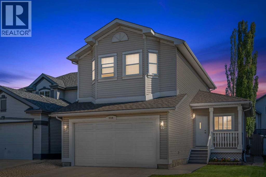 228 Douglas Ridge Close SE, Calgary, AB T2Z 2P6