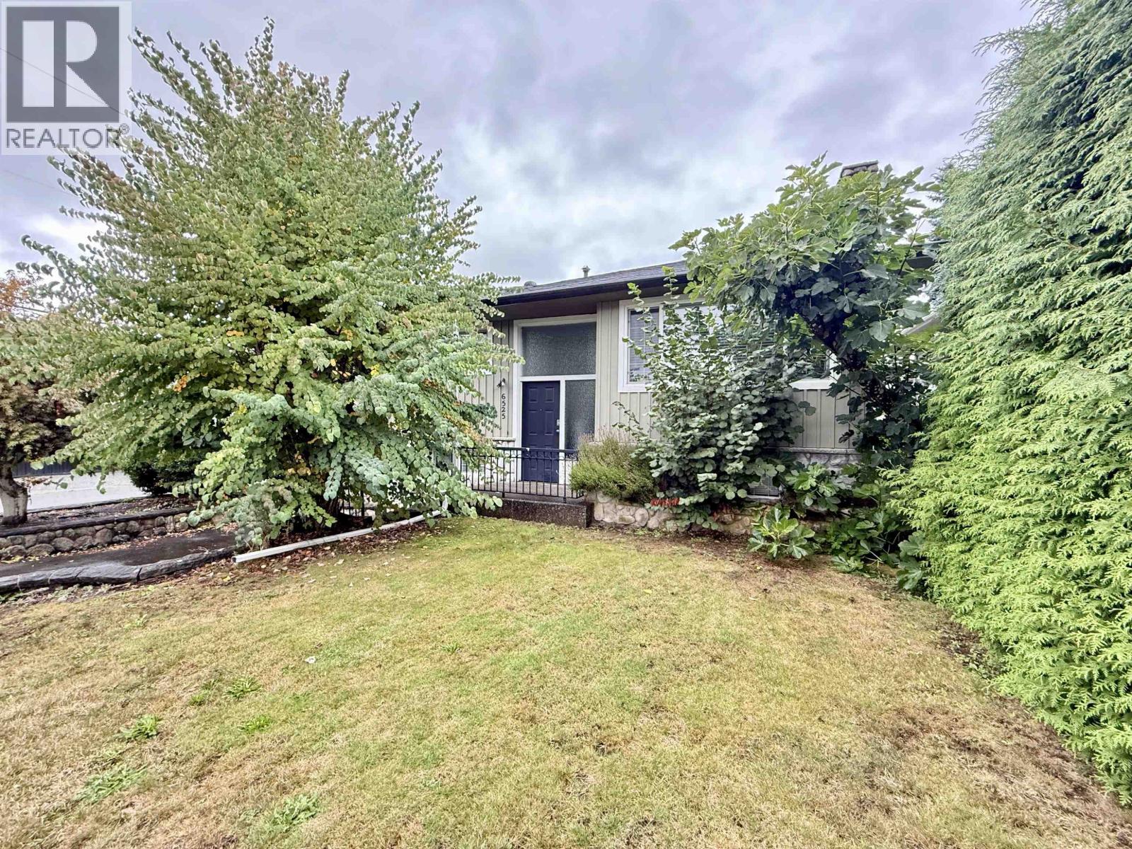 6525 Carnegie St, Burnaby, BC V5B 1Y2