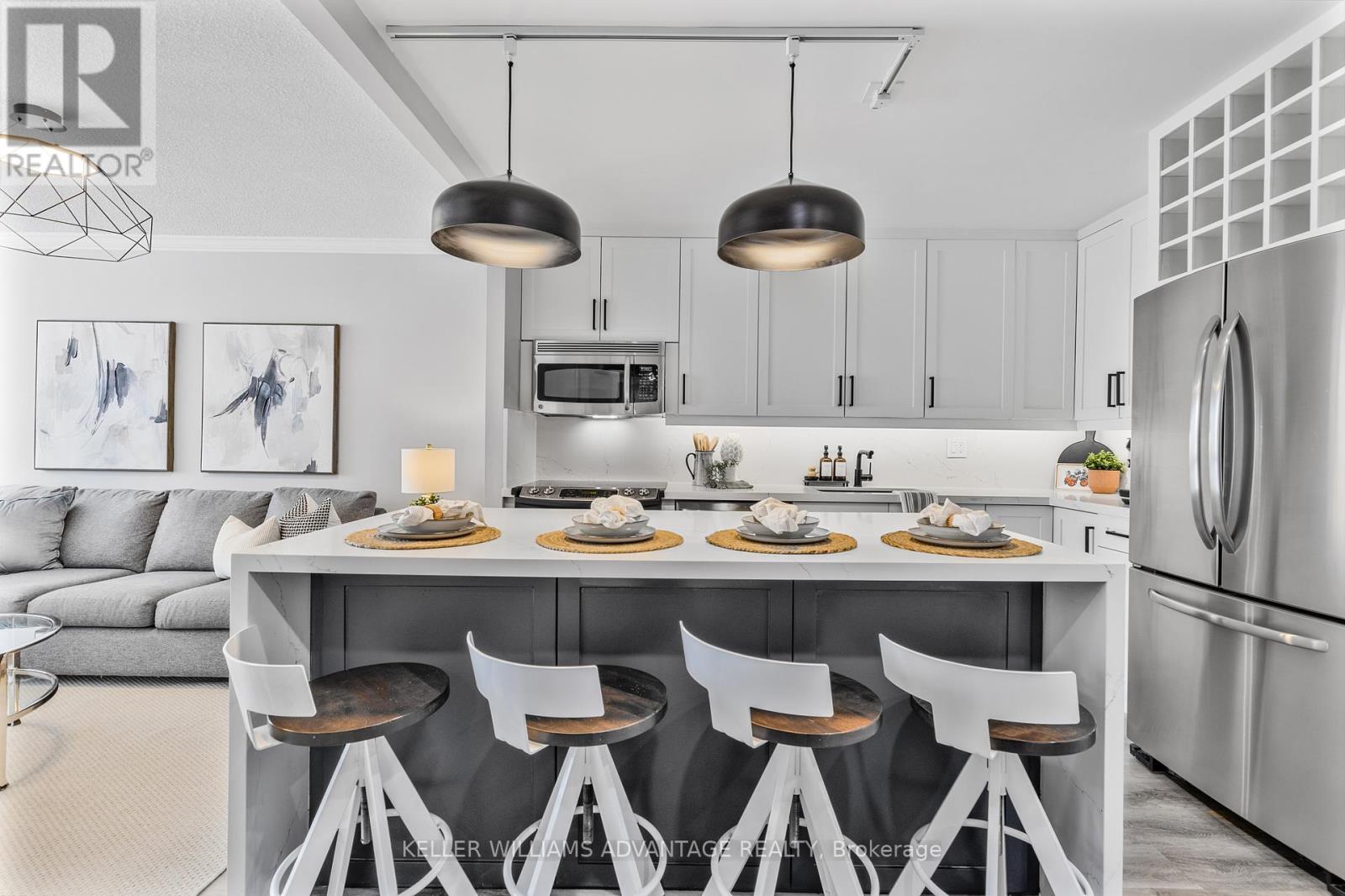 208 1270 Maple Crossing Blvd, Burlington, ON L7S 2J3