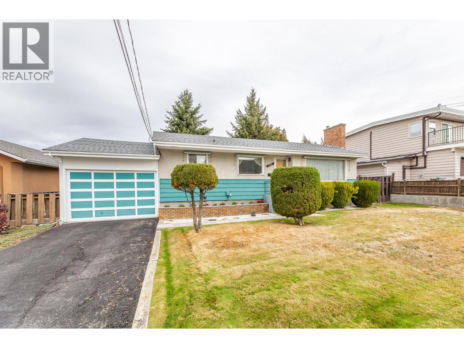 793 Maccleave Ave, Penticton, BC V2A 3C4