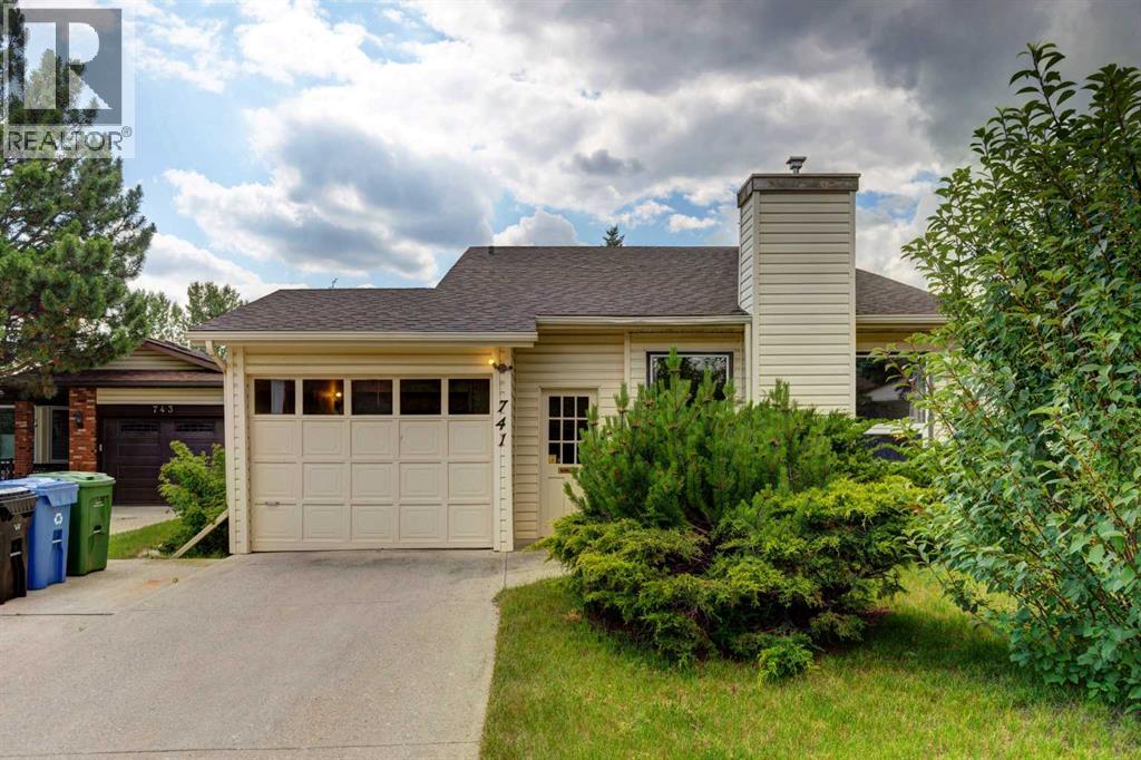 741 Ranchview Cir NW, Calgary, AB T3G 1A9
