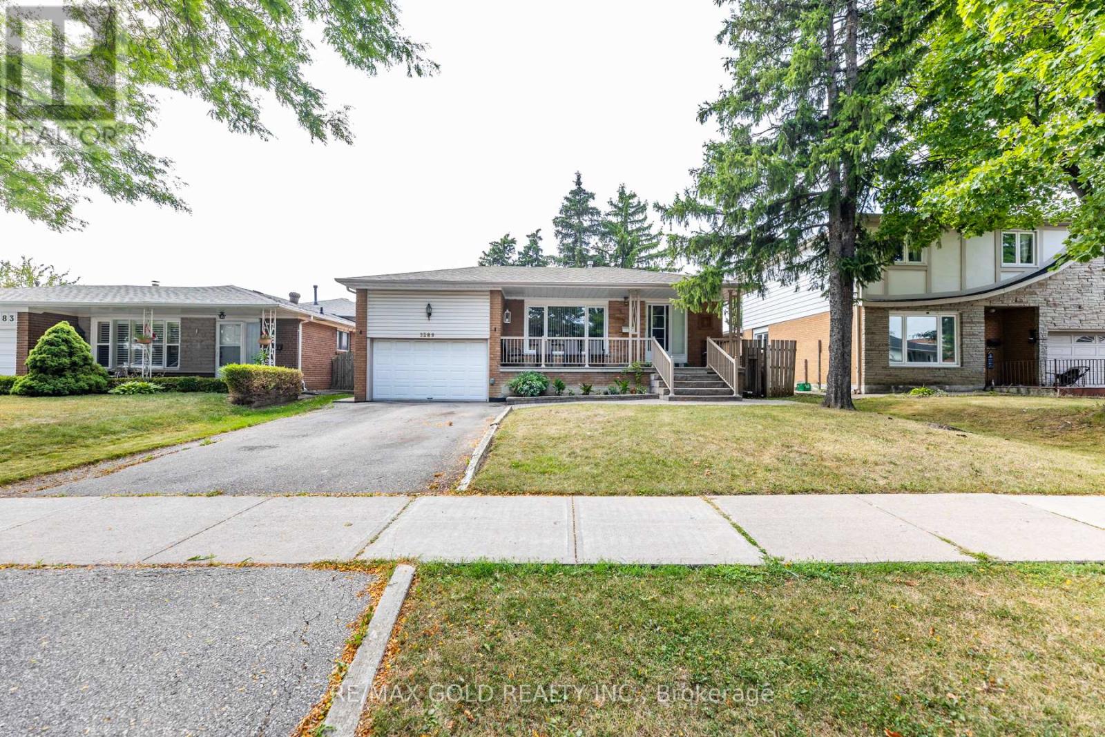 3289 Twilight Rd, Mississauga, ON L4T 1Z8
