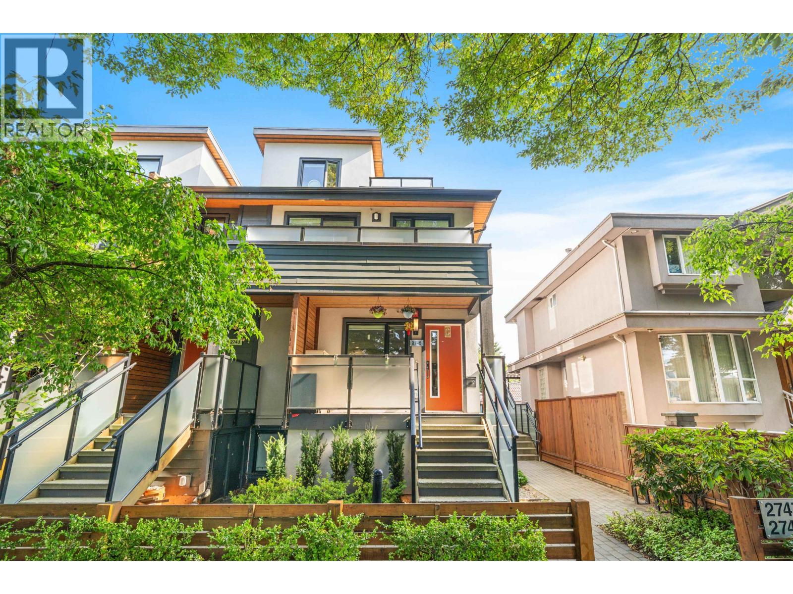 2745 Ward St, Vancouver, BC V5R 4S7