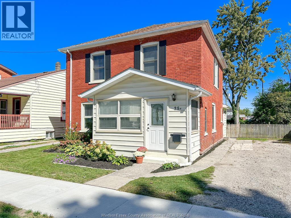 25 Alice St N, Essex, ON N8M 1C8