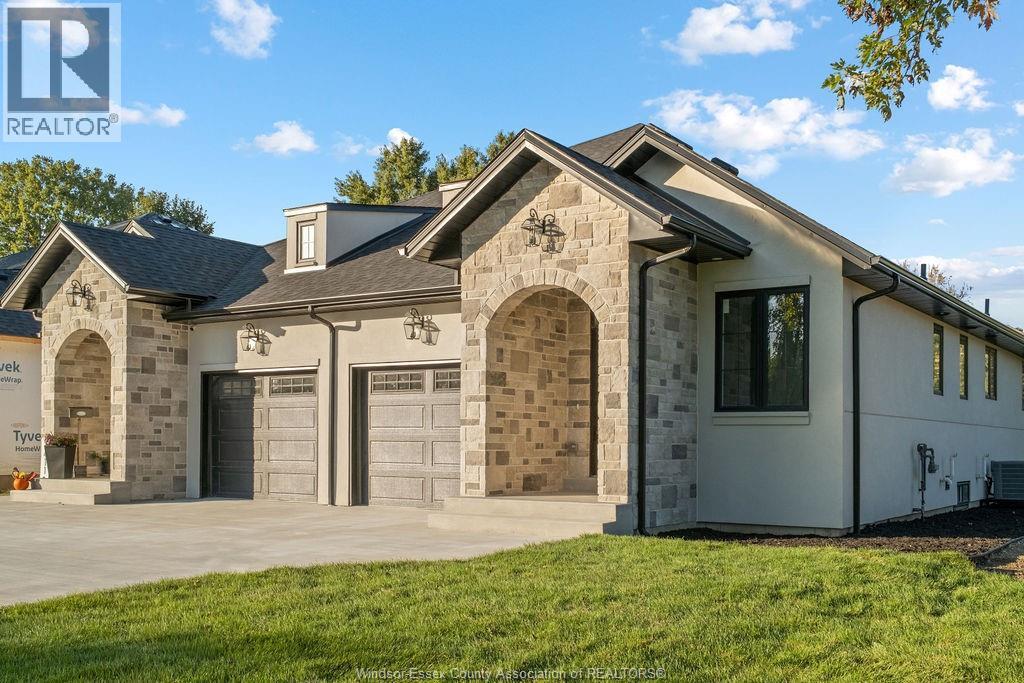 1407 Stuart, Lasalle, ON N9J 1Y4