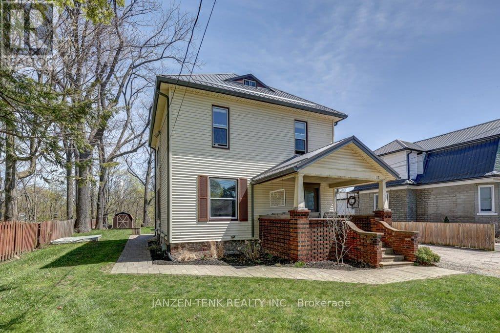 17 Oak St, Aylmer, ON N5H 1G3