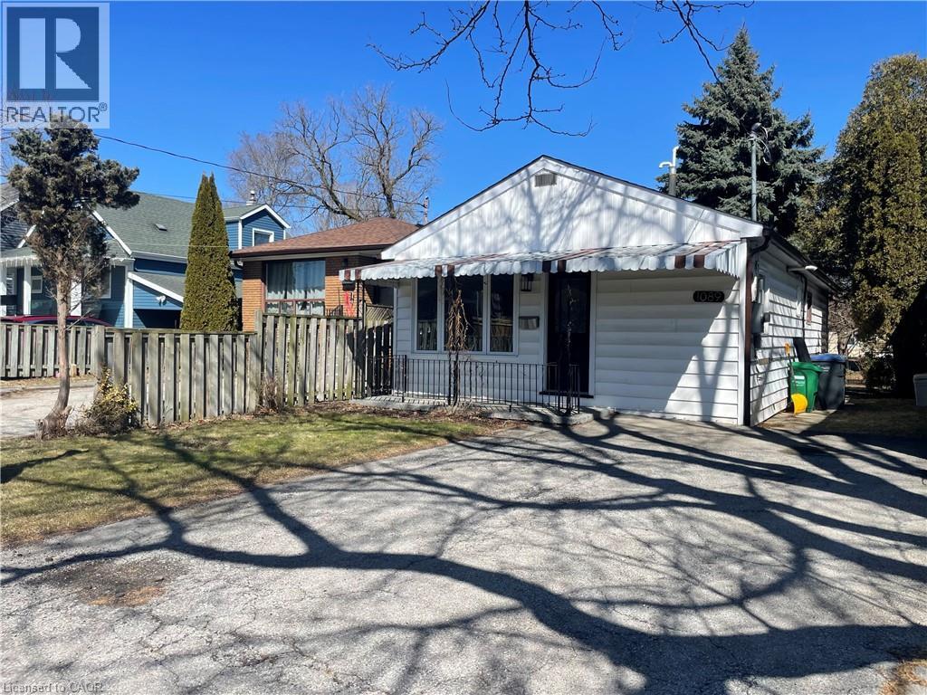 1089 Meredith Ave, Mississauga, ON L5E 2C8