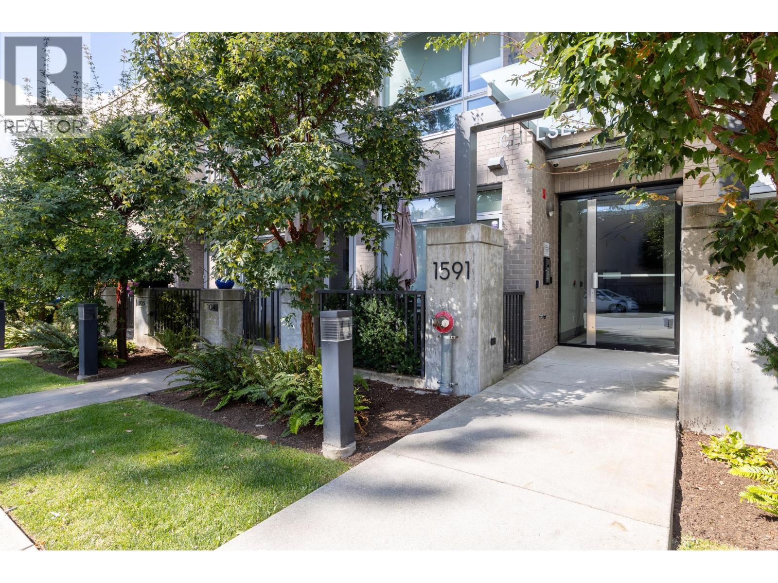 1591 Bowser Avenue Unit 205, North Vancouver, BC V7P 2Y4