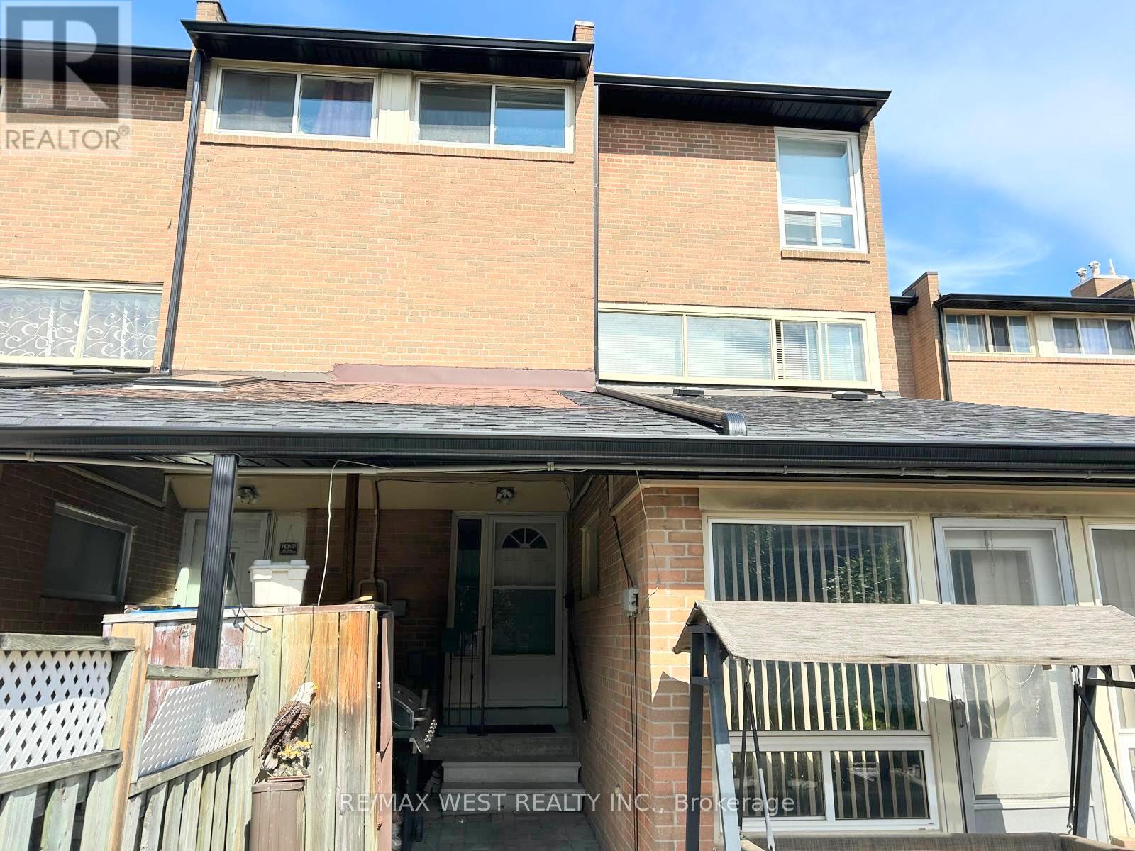 234 260 John Garland Blvd, Toronto, ON M9V 1N8