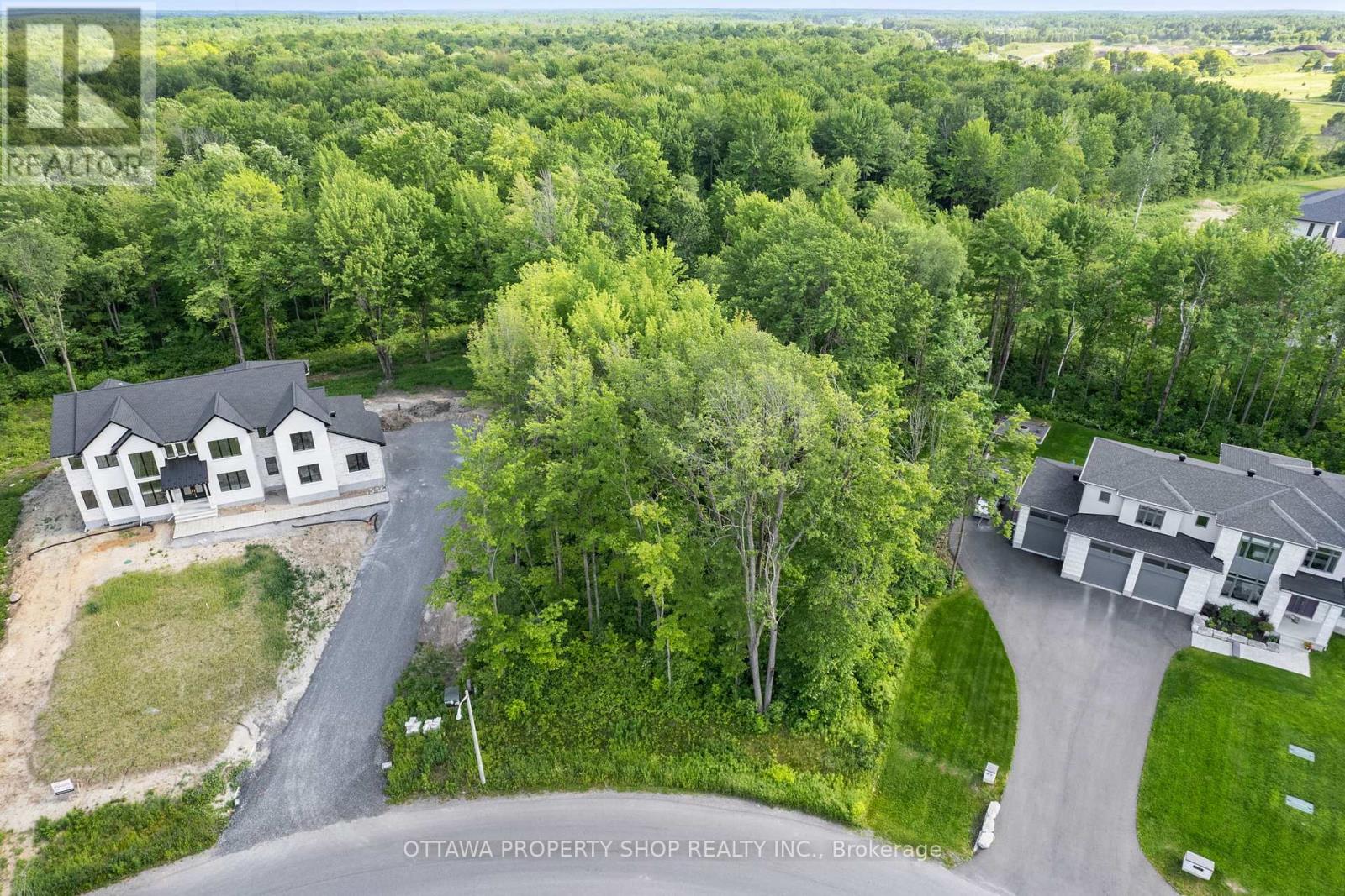 583 Shoreway Dr, Ottawa, ON K4P 0G3