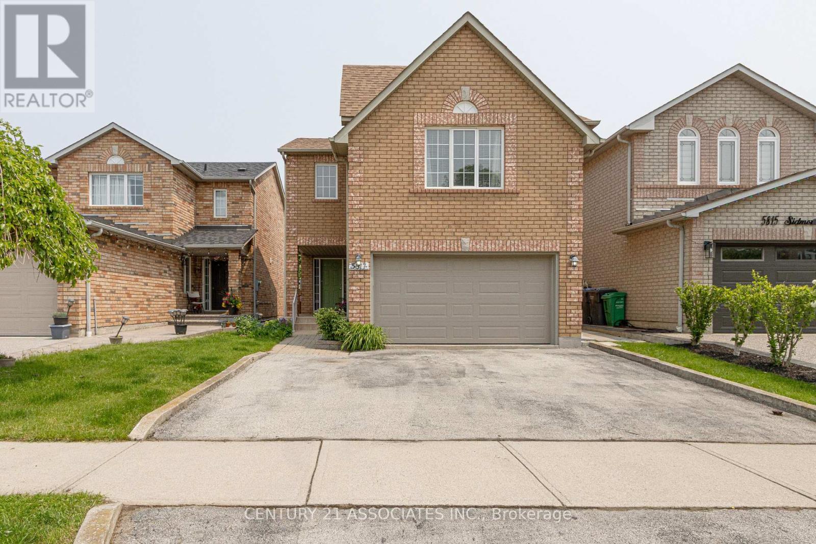 5817 Sidmouth St, Mississauga, ON L5V 2K3